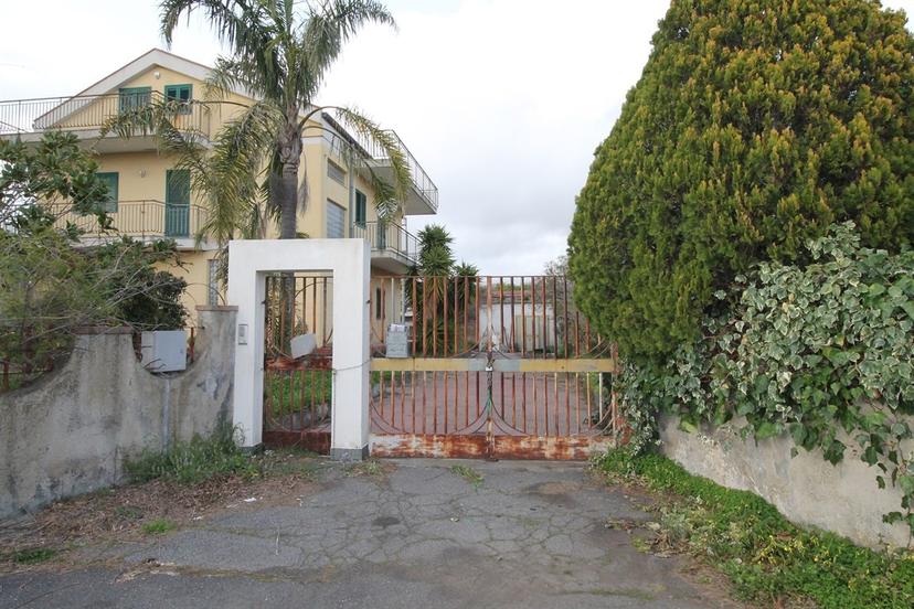 Villa in Via  Carlo Alberto dalla Chiesa 11/13, Tremestieri Etneo — foto 2 di 5