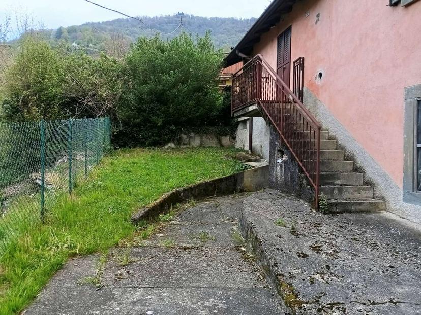Porzione di casa in Piazza del Volontariato, Val Brembilla — foto 3 di 5