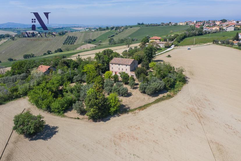 Casa colonica in Strada Vincareto, San Costanzo — foto 2 di 5