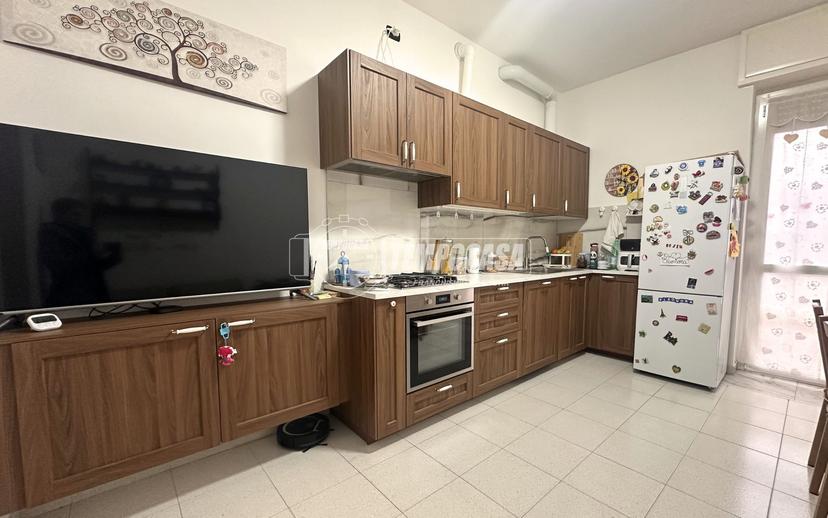 Trilocale in Via Medaglie d'Oro 20, Usmate Velate