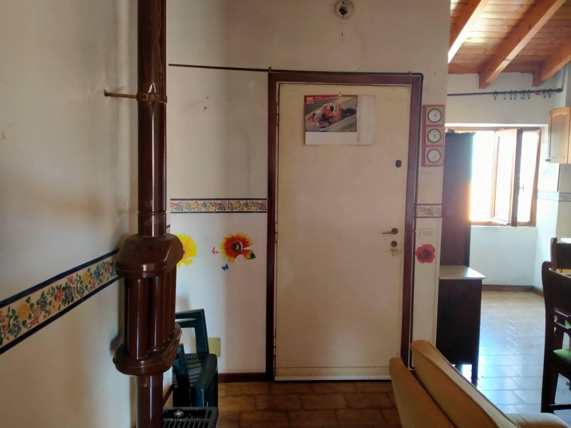 Bilocale in Cavour 5, Azzio