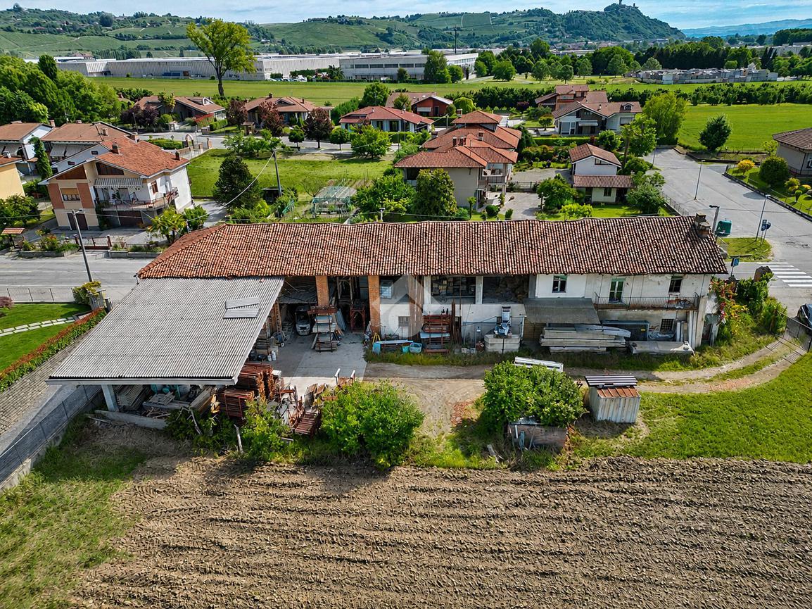 Rustico in Via Luigi Einaudi 7, Bra