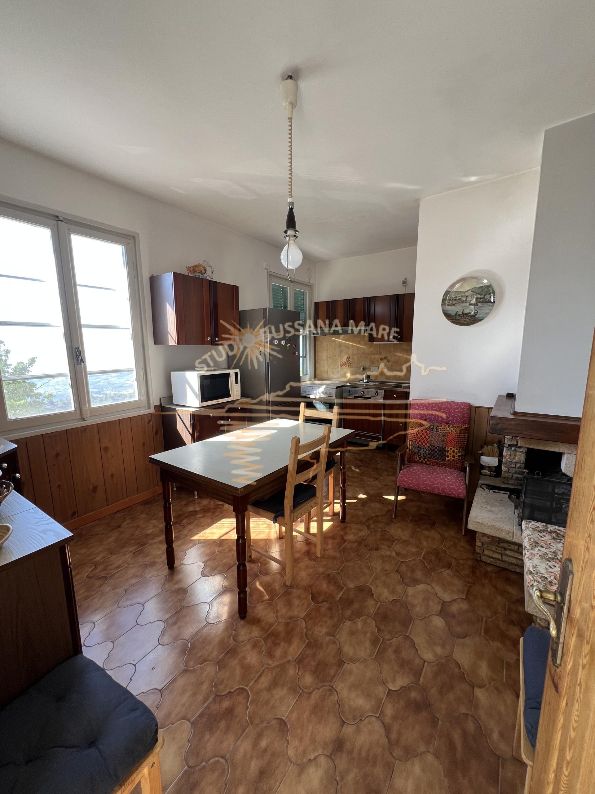 Casa indipendente in Strada Collette Beulle 125, Sanremo