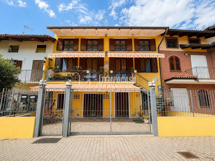 Casa indipendente in Via C. Cavour, Alice Castello