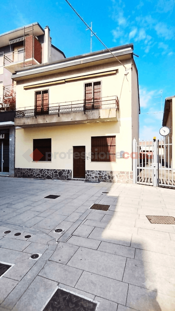 Villa in Via Trento 2, Locate di Triulzi
