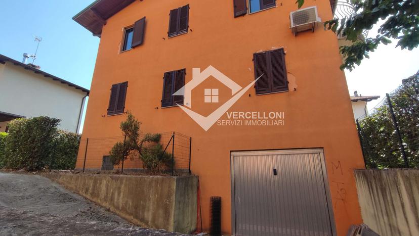 Villa unifamiliare in Via  Galliate, Romentino — foto 2 di 5