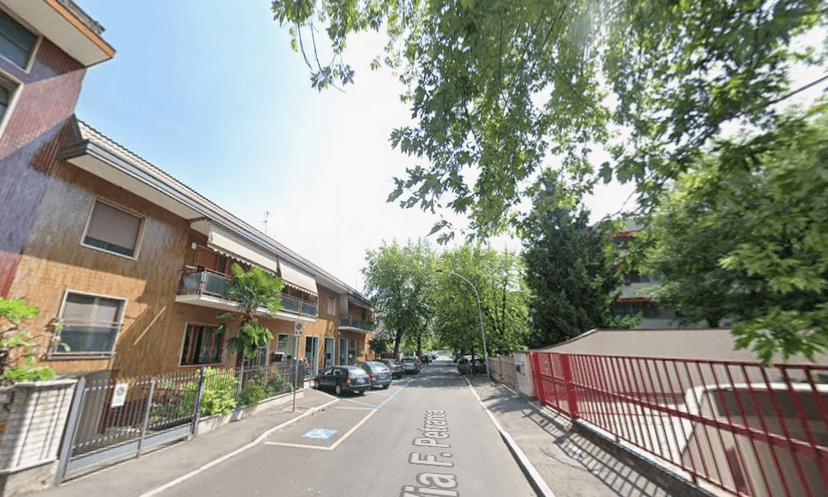 Stanza in appartamento in Via Francesco Petrarca, Pero