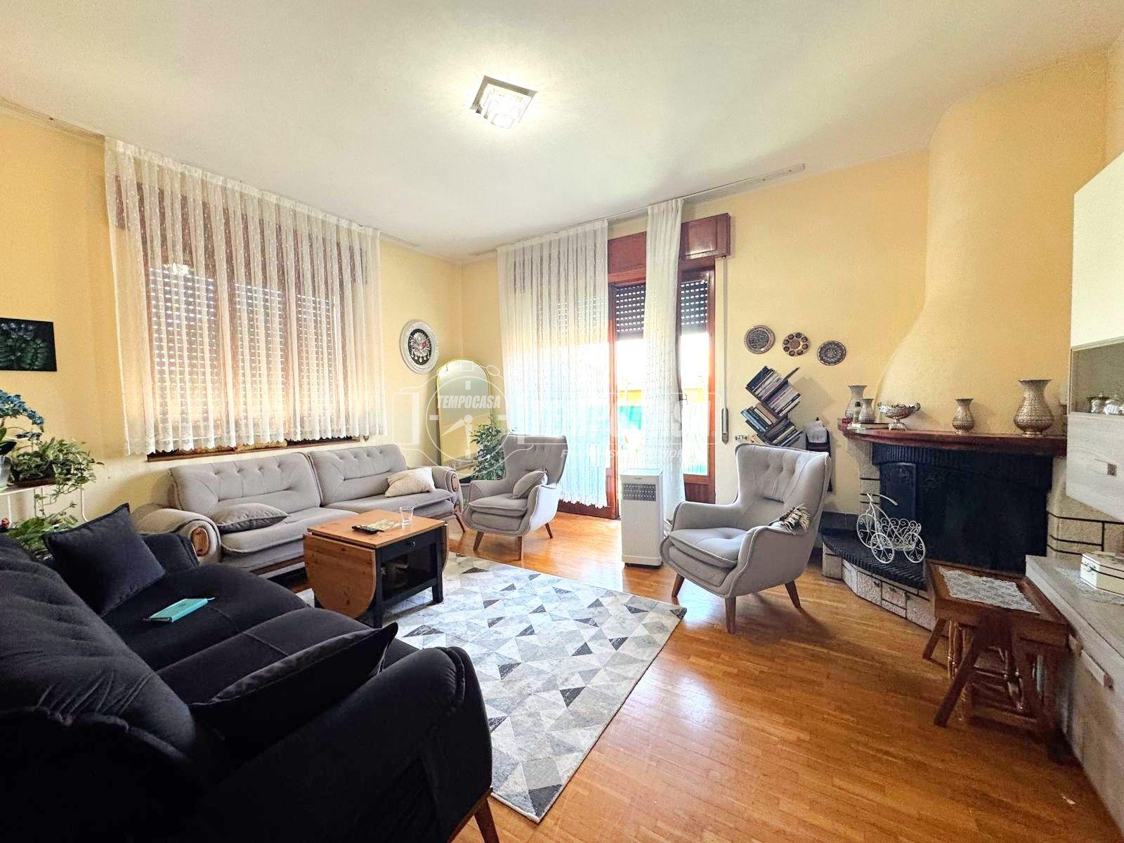 Trilocale, Villa Guardia
