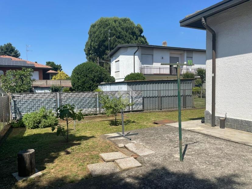 Villa in Via Chiesa 17, Cardano al Campo — foto 2 di 5