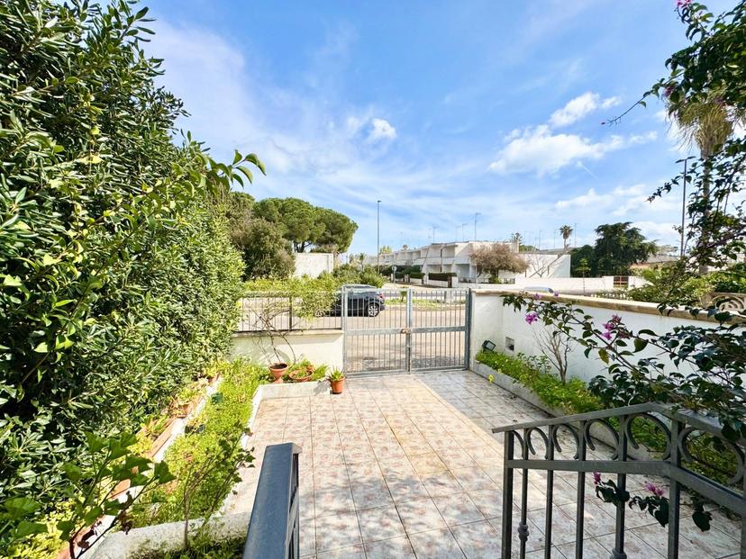 Villa a schiera in Viale dei Sultani Snc, Melendugno — foto 2 di 5