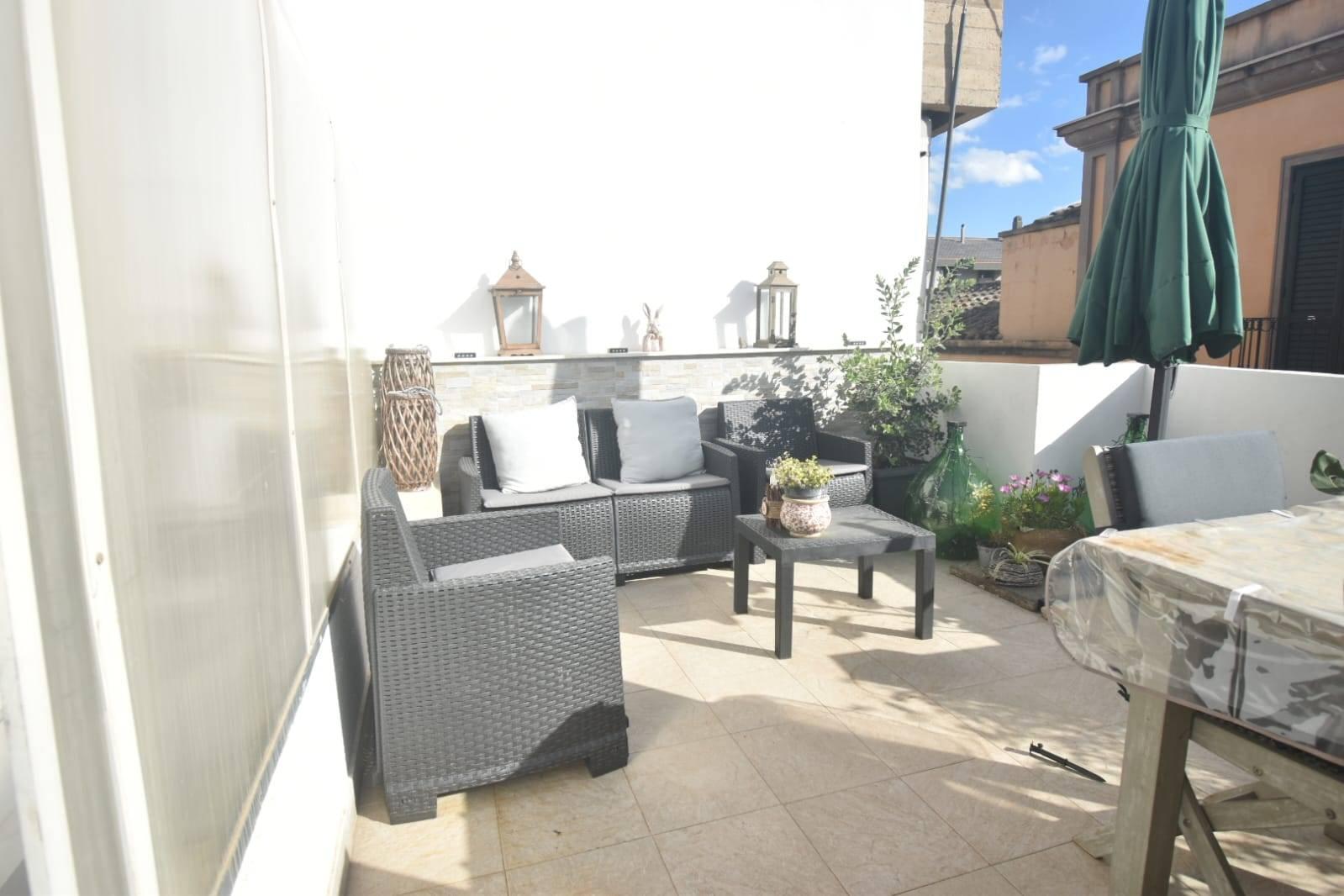Casa indipendente in Piazza Azuni, Quartu Sant'Elena
