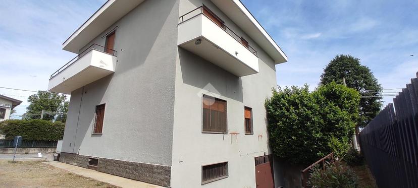 Casa indipendente in Viale Ticino 54, Lonate Pozzolo — foto 3 di 5