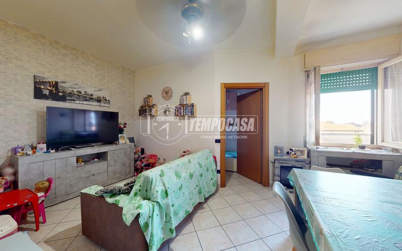 Trilocale in Via Umberto Maddalena, Lazzate — foto 4 di 5