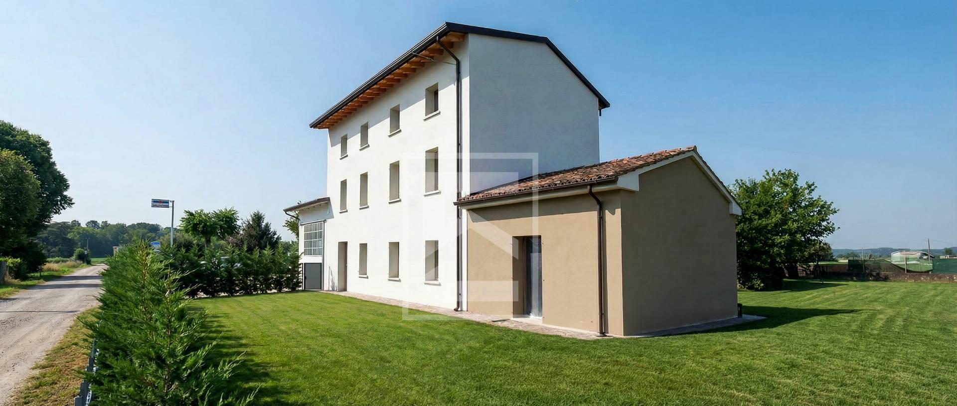 Casa indipendente in Strada dei Colli Nord, Volta Mantovana