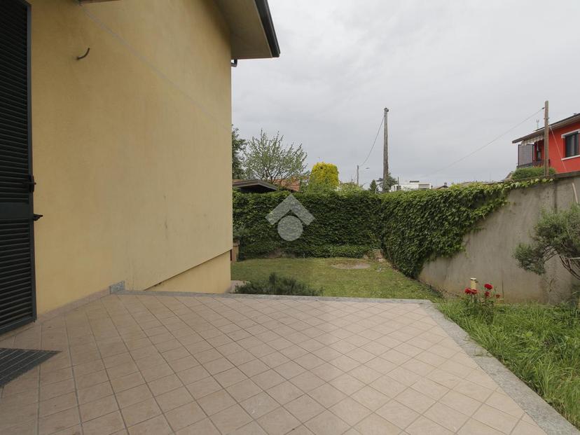 Trilocale in Via XXIV Maggio 65, Cerro Maggiore — foto 2 di 5