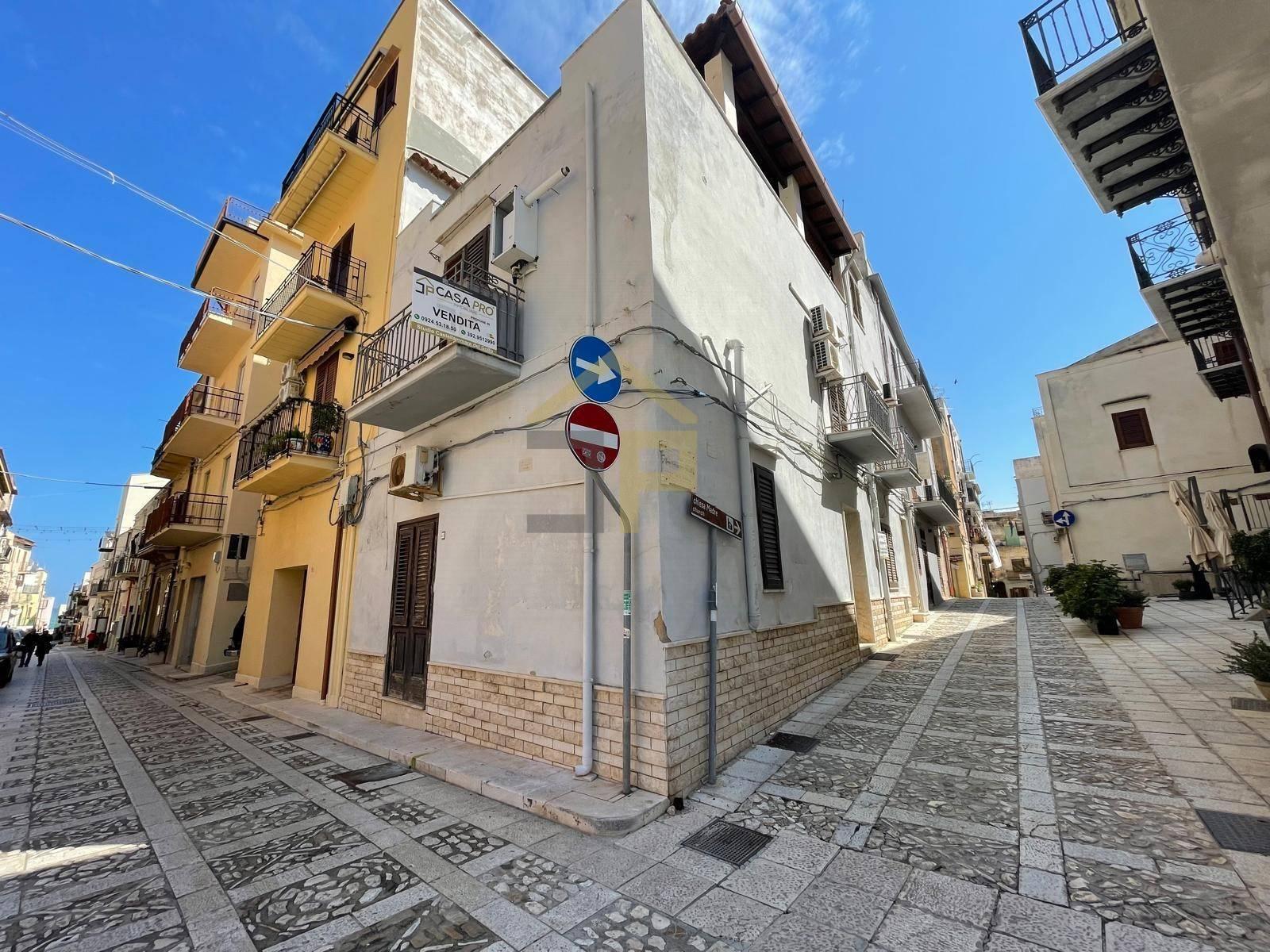 Casa indipendente in Via Giacomo Puccini, Via Tenente Giuseppe Buffa 60 - 35 - , Castellammare del Golfo