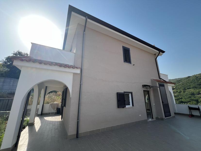 Casa indipendente in Via Torre Mangoni Case Bianche 35, Torchiara