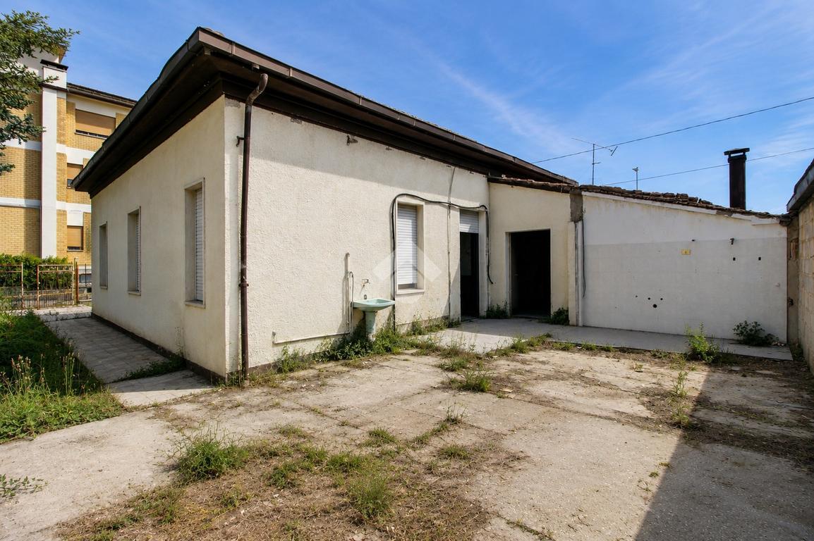 Villa in Via Bachelet 14, Mosciano Sant'Angelo