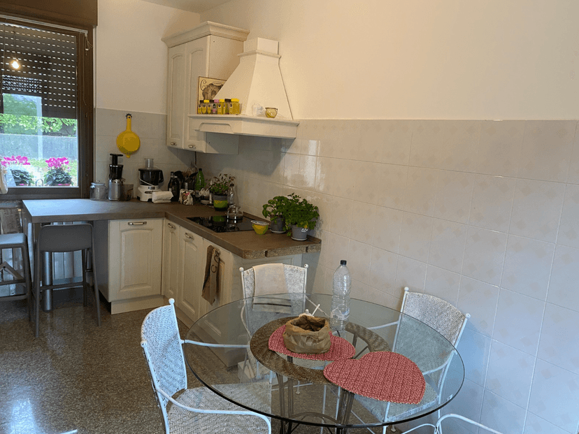 Stanza in appartamento in Via Maria Montessori, Lecco