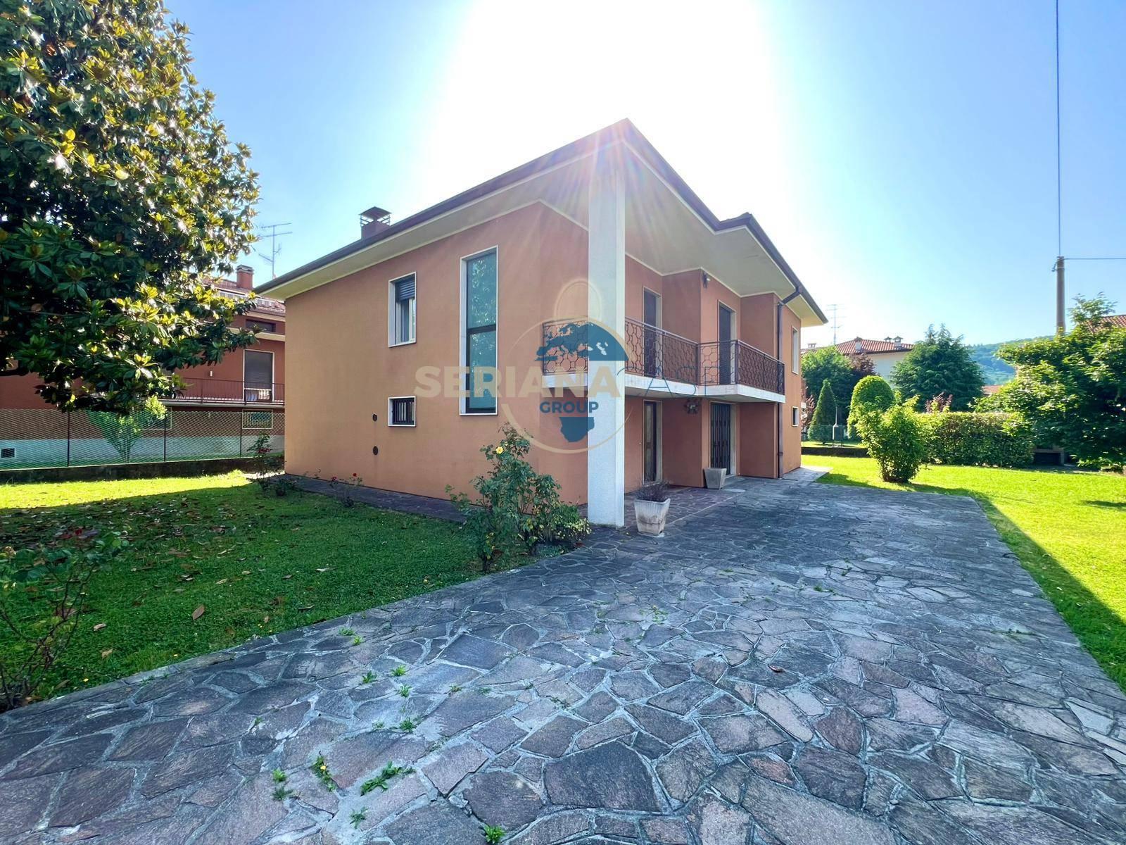 Casa indipendente in Via De Gasperi, Villa di Serio
