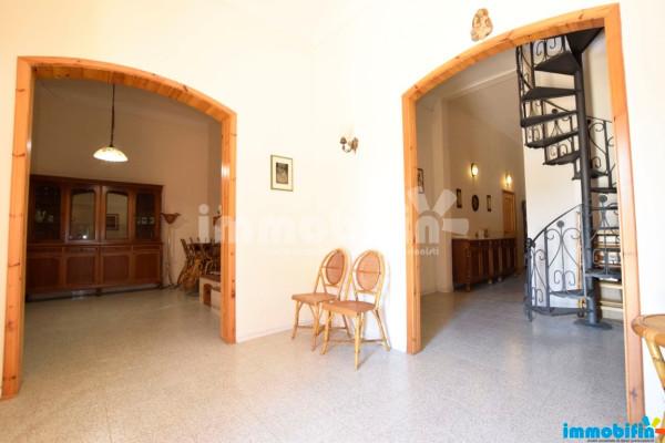 Villa, Oria