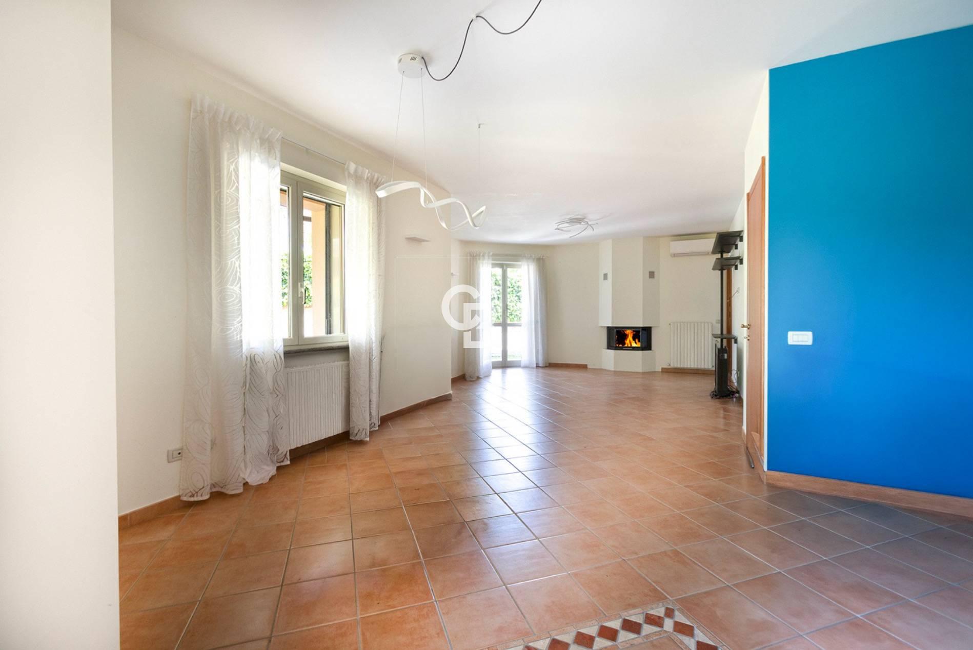 Villa in Via dei Peschi, Vetralla