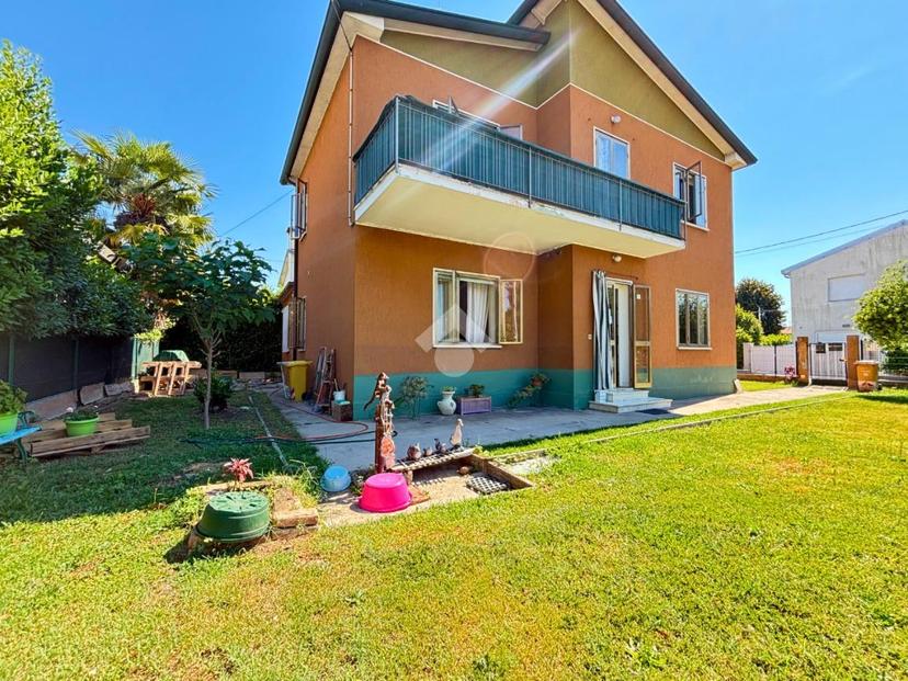 Villa in Via Gustavo Badini, Treviso