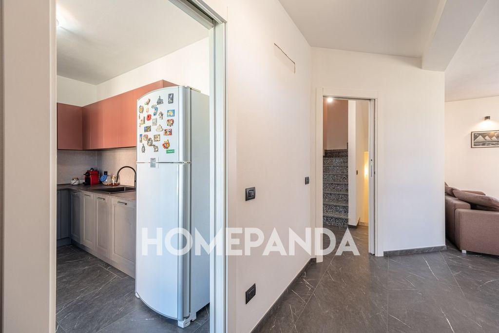 Villa unifamiliare in Via G. Mazzini, Travedona-Monate