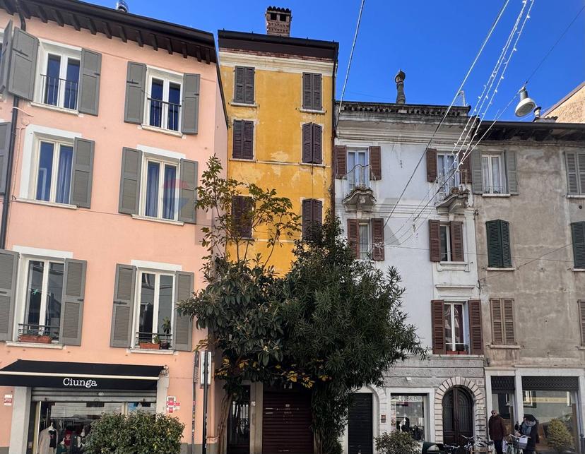 Casa indipendente in Cso Cavour 26, Brescia — foto 2 di 5