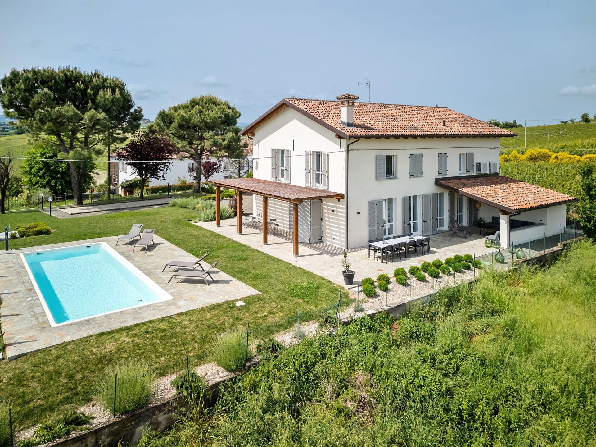 Villa unifamiliare in Strada Bricco 46, Nizza Monferrato