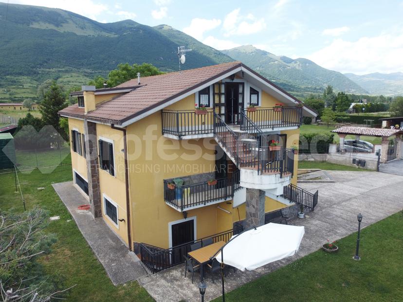 Villa in Via dei Due Ponti 14, Castel di Sangro — foto 2 di 5