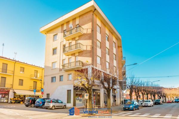 Trilocale in Piazza Generale Giuseppe Perotti 5, Carrù — foto 4 di 5