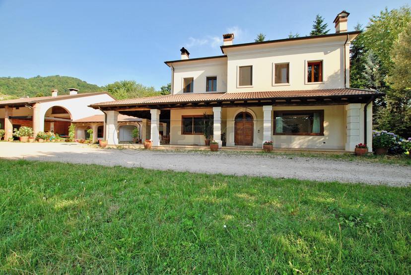 Villa in Via Savegnago 1b, Cornedo Vicentino — foto 3 di 5
