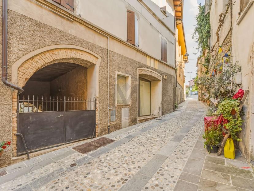 Bilocale in Via Vittorio Veneto  11, Castelnovo ne' Monti — foto 2 di 5