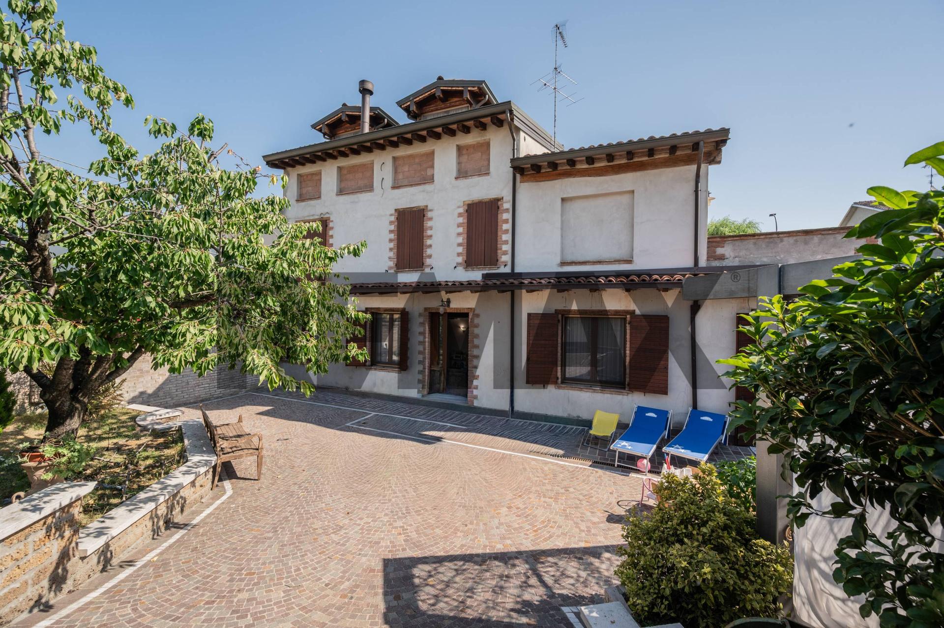 Villa, Viadana