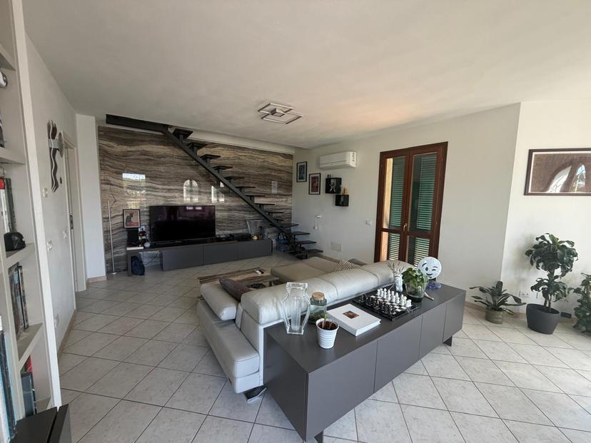 Villa a schiera in Via Larga 37, Luni — foto 2 di 5
