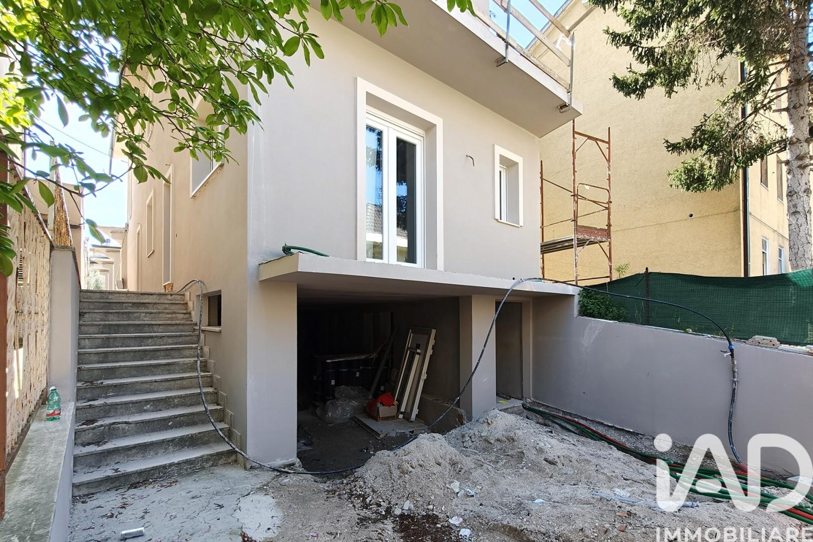 Trilocale in Viale Cavour 33/a, Sant'Elpidio a Mare