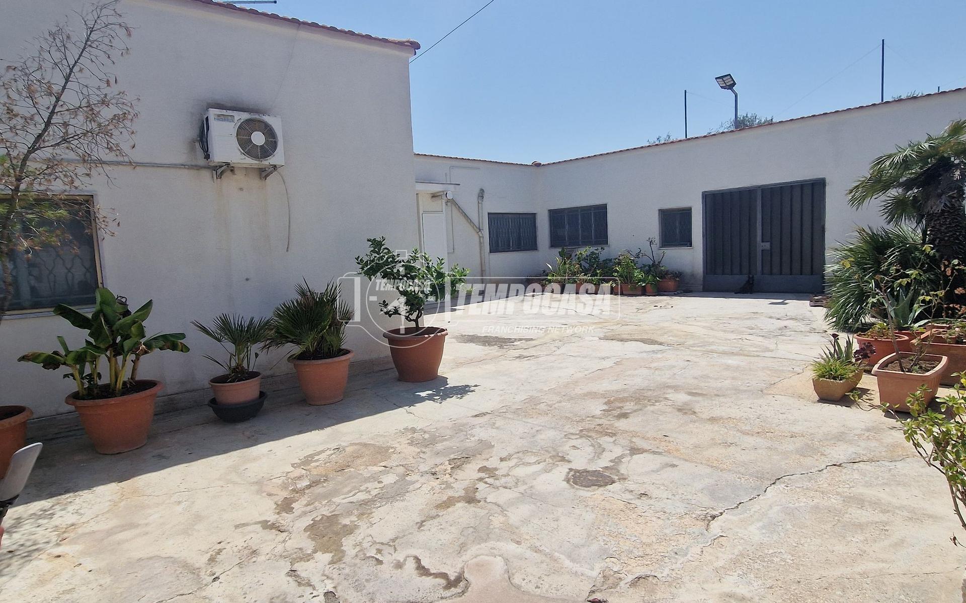 Casa indipendente in Viale Gennaro Trisorio-Liuzzi, Bari