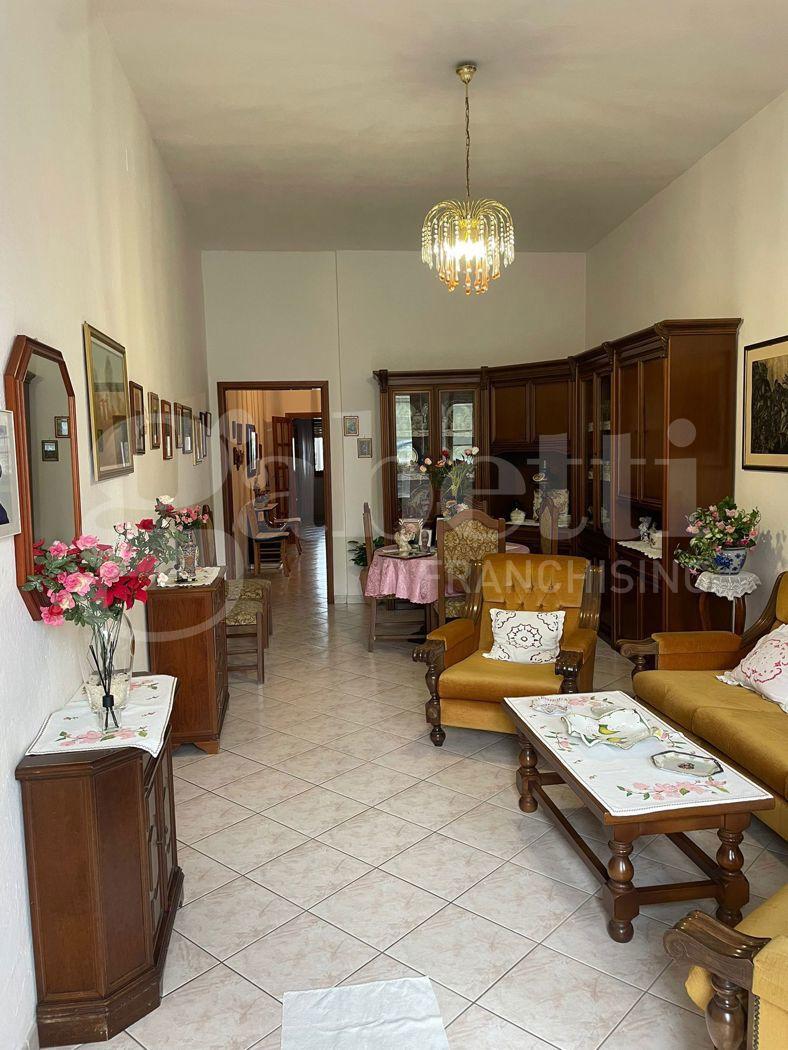 Casa indipendente in Via Giovanni XXIII  282, Santa Giusta — foto 2 di 5