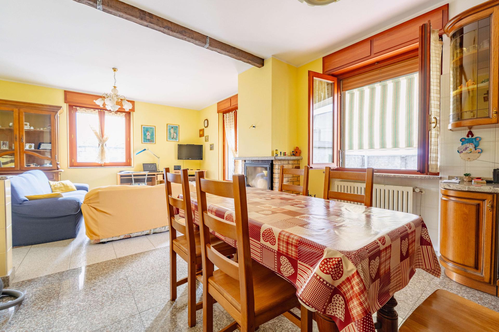 Porzione di villa in Via Carducci 20, Borgo d'Ale