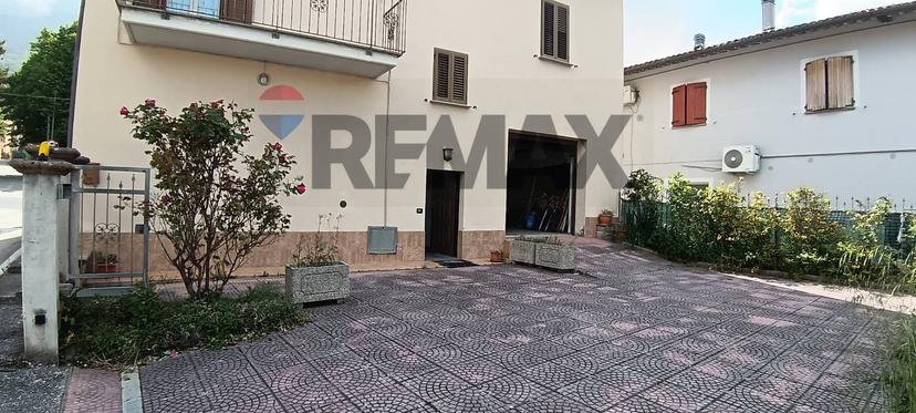 Casa indipendente in Frazione Rigali 3, Gualdo Tadino — foto 3 di 5