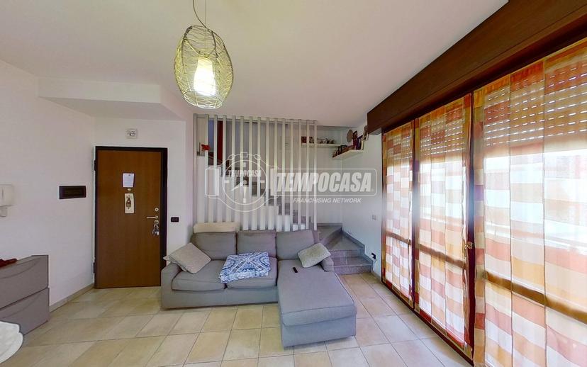 Trilocale in Via Giosuè Carducci 3, Cabiate — foto 3 di 5