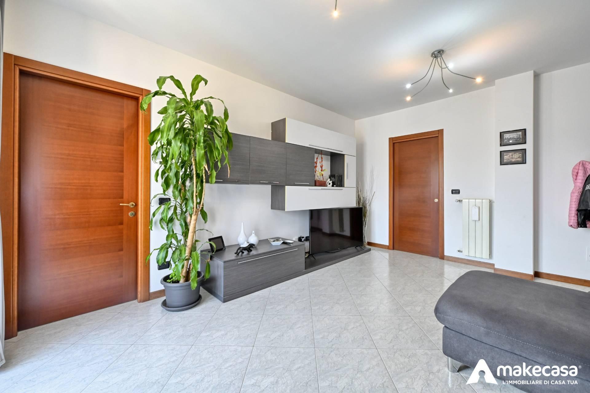 Trilocale in Via Falcone 10, Sordio