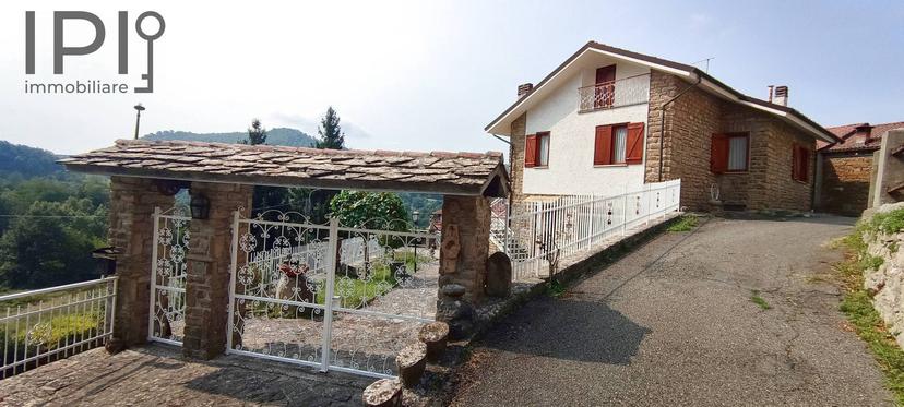 Villa in Via Scarrone 22, Serole