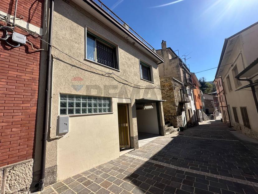 Casa indipendente in Via Moro 32, Colledimezzo — foto 3 di 5