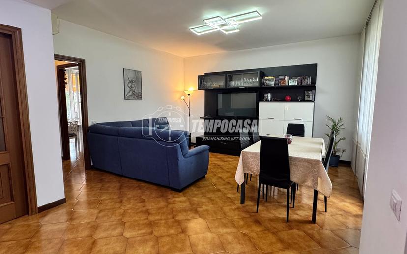 Villa in Via Francesco Baracca 87, Ossona