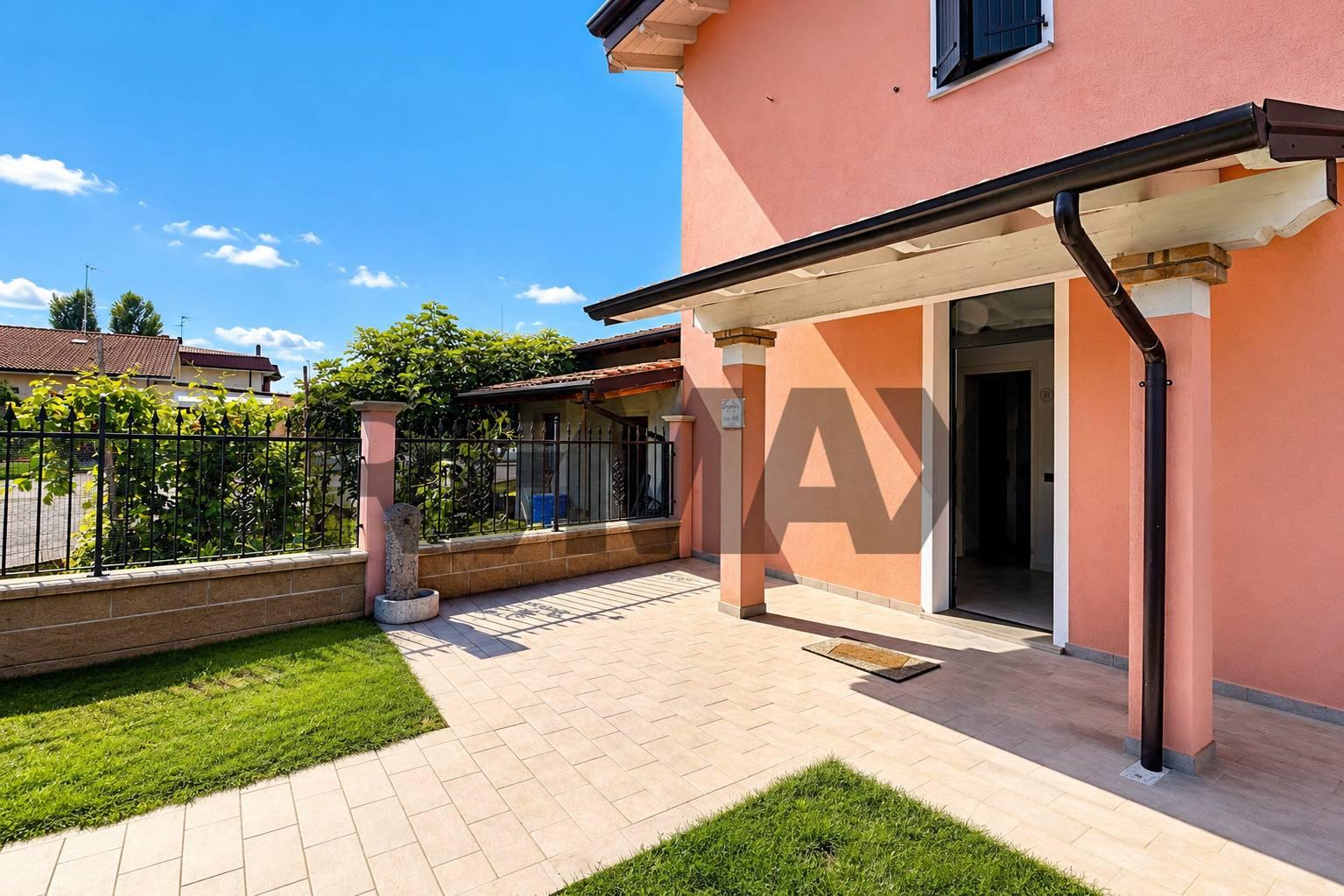 Villa in Via Figlie della Carità di San Vincenzo De Paoli 5, Piadena Drizzona