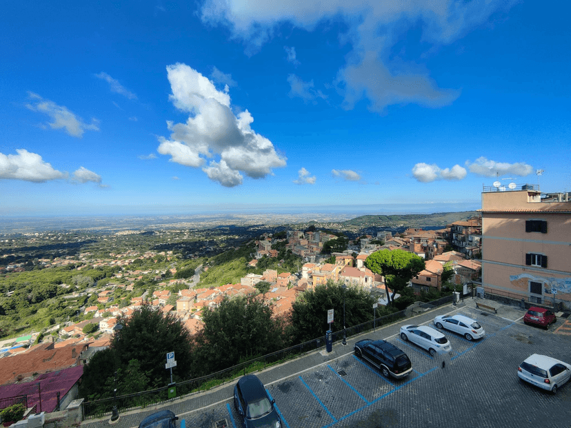 Open space in Viale Madonna del Tufo, Rocca di Papa — foto 5 di 5
