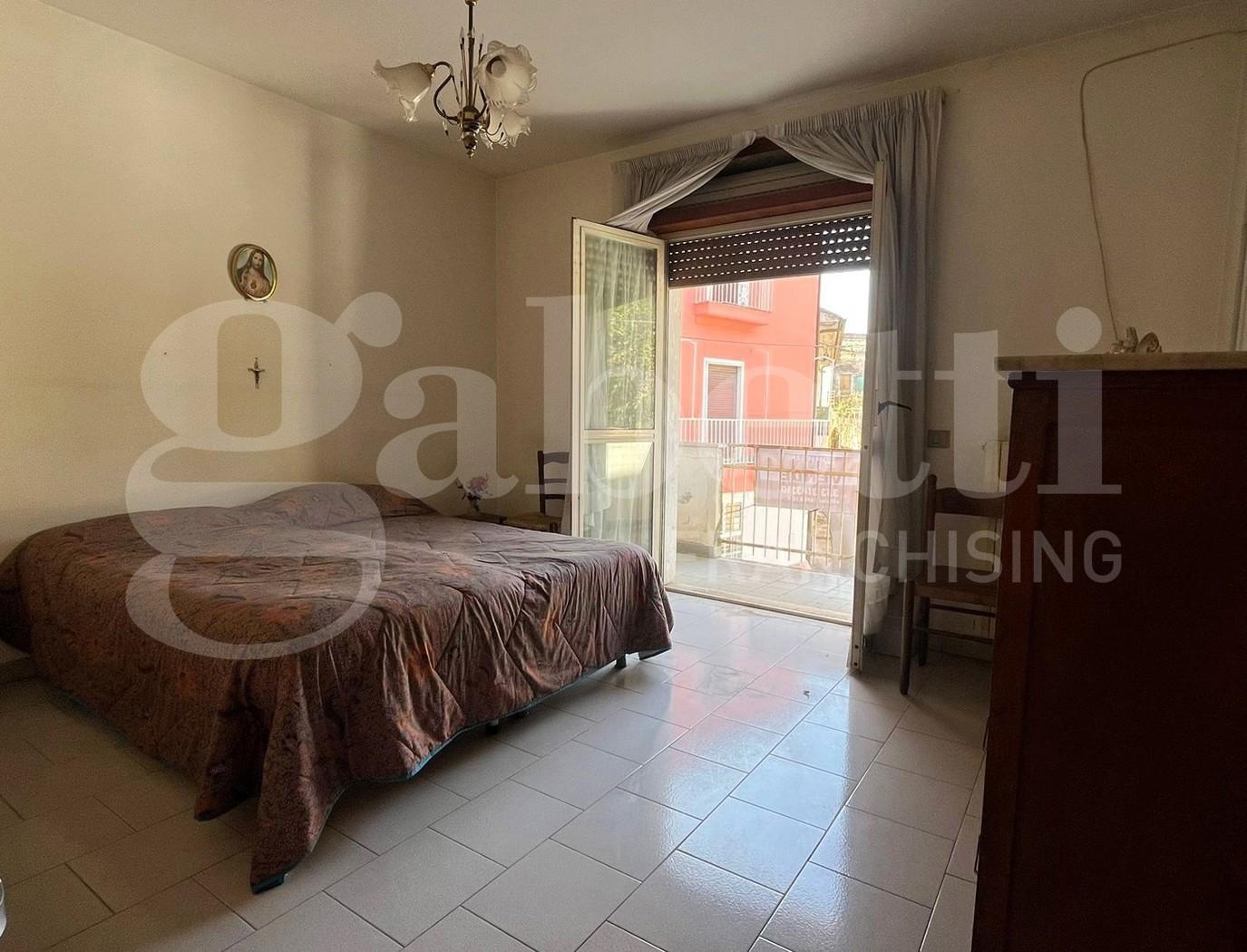 Casa indipendente in Piazza Gregorio Nucci , Calvi Risorta