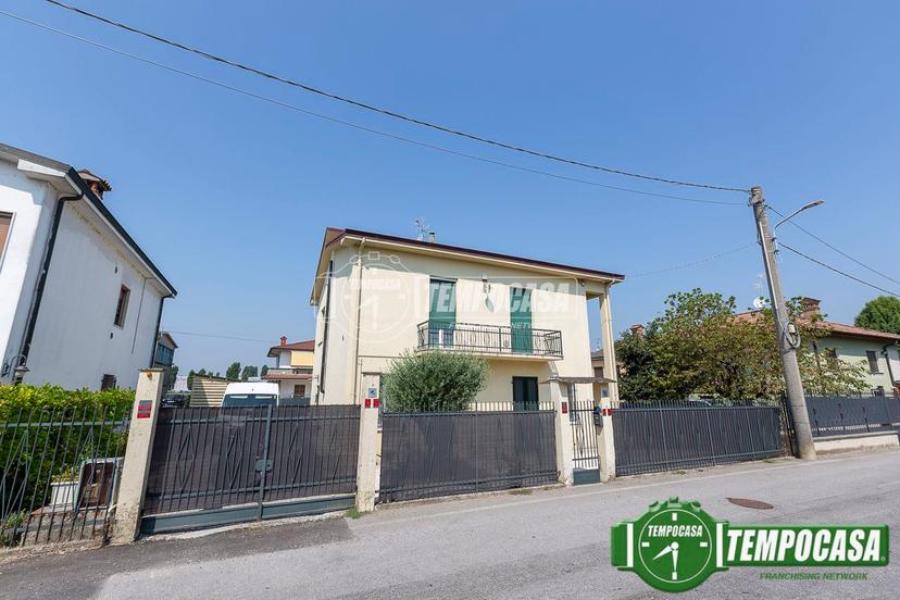 Villa a schiera in Via a. Manzoni, Agnadello — foto 3 di 5